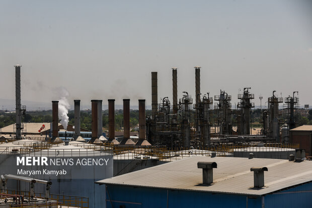 شرکت نفت بهران به عنوان بزرگ‌ترین تولید کننده انواع روغن موتور در ایران شناخته می شود

