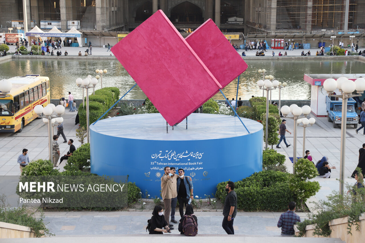 چهارمین روز از سی و سومین نمایشگاه کتاب تهران