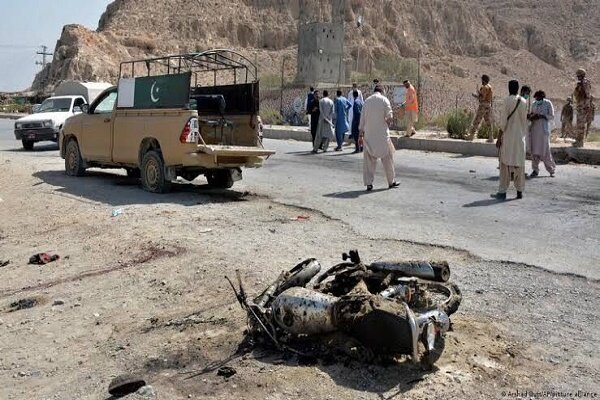 Suicide attack in Pakistan leaves 6 killed