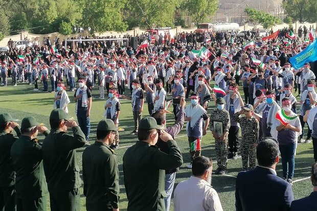 هم‌خوانی ۵ هزار نفری سرود «سلام فرمانده» توسط دانش آموزان کازرونی