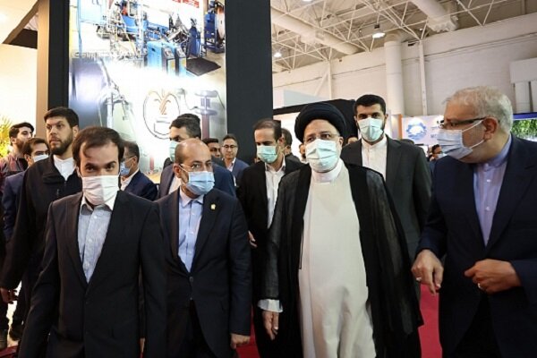 Raeisi pays visit to Iran Oil Show 2022