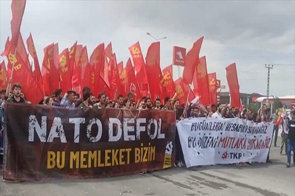Turkish people hold anti-US demonstrations near Incirlik base