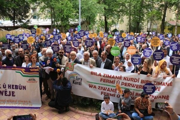 کاریگەریی زمانی کوردی لەسەر ڕەوتی ئاشتی نێوان تورکیا و پەکەکە