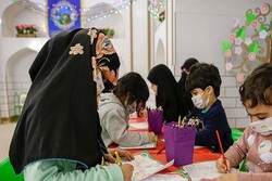 اجتماع کودکان در ورزشگاه شیرودی و رنگ‌آمیزی نقاشی حرم حسینی(ع)