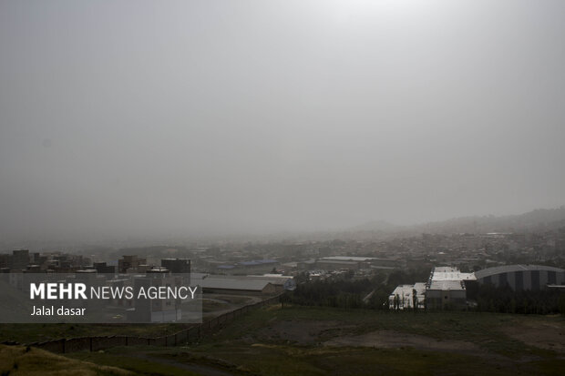 وزش تندباد و پدیده گرد و غبار هوای آذربایجان غربی را در برمی گیرد