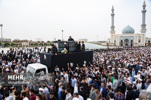 حضور گسترده مردم قم در تشییع پیکر استاد فاطمی‌نیا