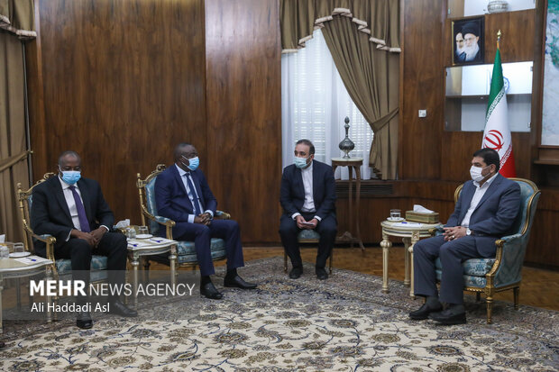 محمد ابراهیم اول وزیر فرهنگ و گردشگری کشور غنا و محمد مخبر معاون رئیس جمهور صبح روز چهارشنبه 28 اردیبهشت ماه 1401 در نهاد ریاست جمهوری با هم دیدار و گفت‌وگو کردند