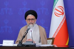کشورهایی که به دشمنان ملت ایران کمک می‌کنند منتظر تلافی باشند