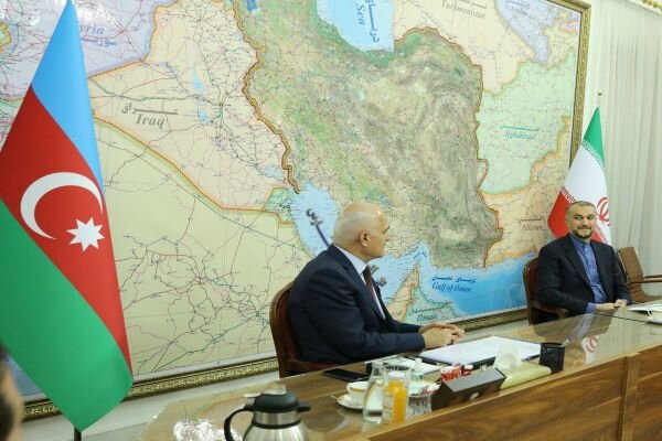 Iran, Azerbaijan discuss boosting economic ties