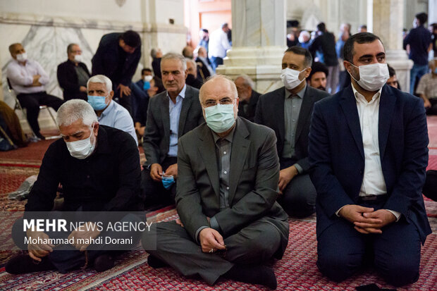 محمدباقر قالیباف رئیس مجلس شورای اسلامی در مراسم ترحیم آیت الله سیدعبدالله فاطمی نیا حضور دارد.