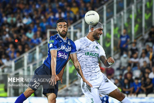 دیدار تیم‌های فوتبال استقلال تهران و آلومینیوم اراک در هفته بیست و هشتم لیگ برتر باشگاههای کشور با نتیجه صفر بر صفر به پایان رسید.
