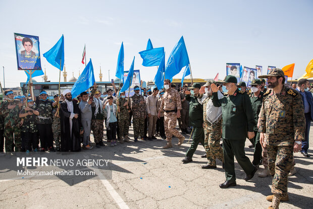 سردار سلامی فرمانده کل سپاه از رده های مختلف سپاه تهران بزرگ در اجتماع بزرگ سپاهیان محمدرسول الله(ص) سان دید