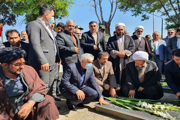 وزیر ورزش و جوانان وارد نقده شد/ادای احترام به مقام شامخ شهدا