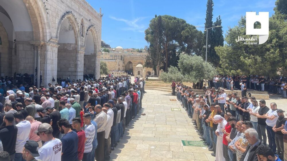 زخمی شدن ۵ فلسطینی در نابلس/ حضور ۳۰ هزار نمازگزار در مسجد الاقصی