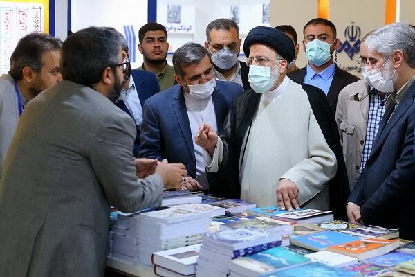 Raeisi visits Tehran International Book Fair 