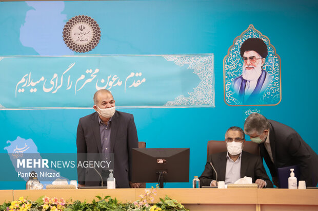 احمد وحیدی وزیر کشور در نشست اعضای ستاد بزرگداشت ارتحال امام خمینی (ره) در وزارت کشور حضور دارد
