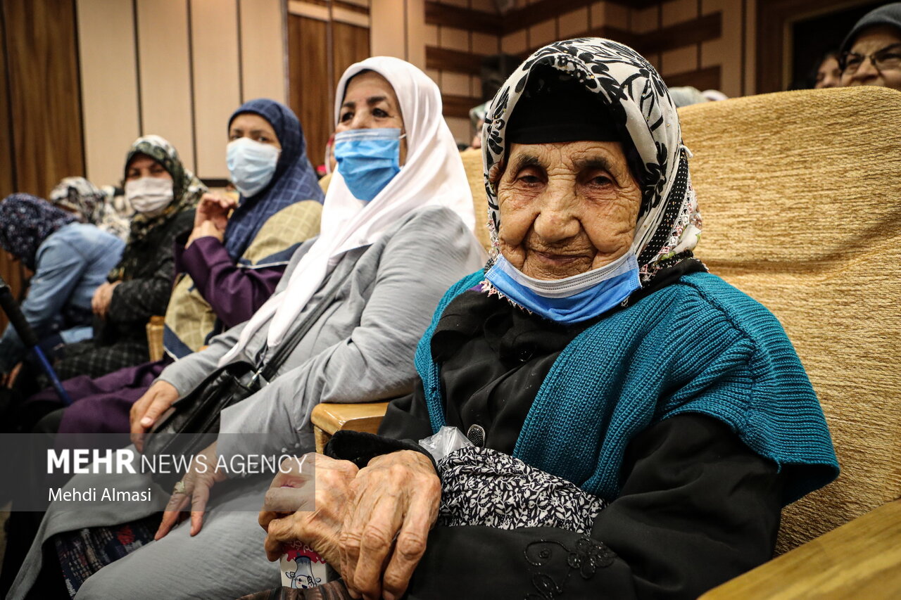 ۵۲ درصد سالمندان استان قزوین را بانوان تشکیل می‌دهند