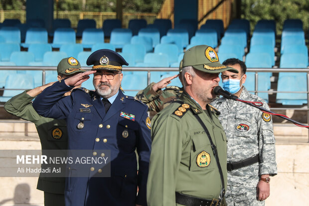 امیر سرتیپ خلبان حمید واحدی فرمانده نیروی هوایی ارتش جمهوری اسلامی ایران در مراسم صبحگاه مشترک دانشگاه های افسری نیروهای مسلح حضور دارد