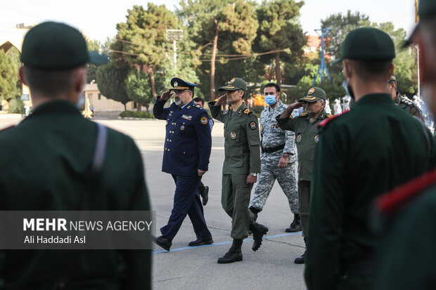 امیر سرتیپ خلبان حمید واحدی فرمانده نیروی هوایی ارتش جمهوری اسلامی ایران در مراسم صبحگاه مشترک دانشگاه های افسری نیروهای مسلح حضور دارد