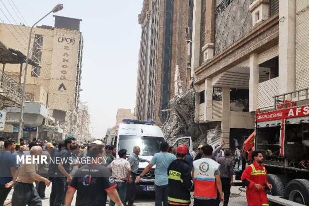 ۱۰ خودروی آتش نشانی اهواز به آبادان اعزام شدند