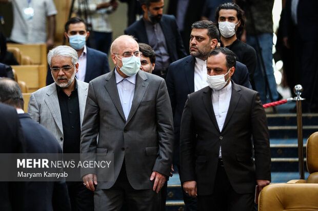 محمدباقر قالیباف رئیس مجلس شورای اسلامی در حال ورود به رویداد بین المللی خصوصی سازی در اقتصاد ایران است
