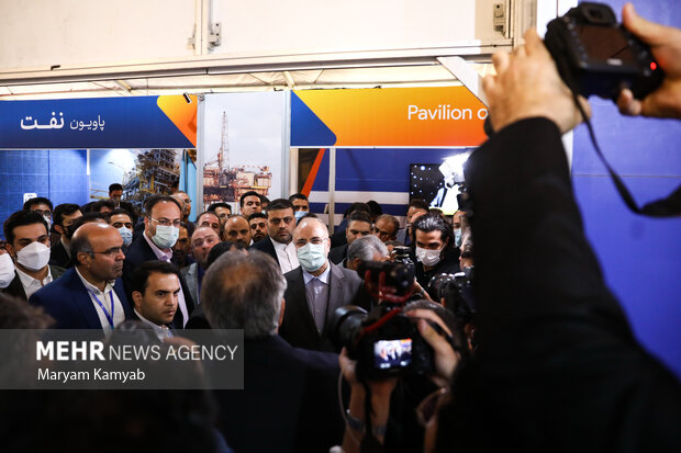 محمدباقر قالیباف رئیس مجلس شورای اسلامی در حال بازدید از نمایشگاه رویداد بین المللی خصوصی سازی در اقتصاد ایران است