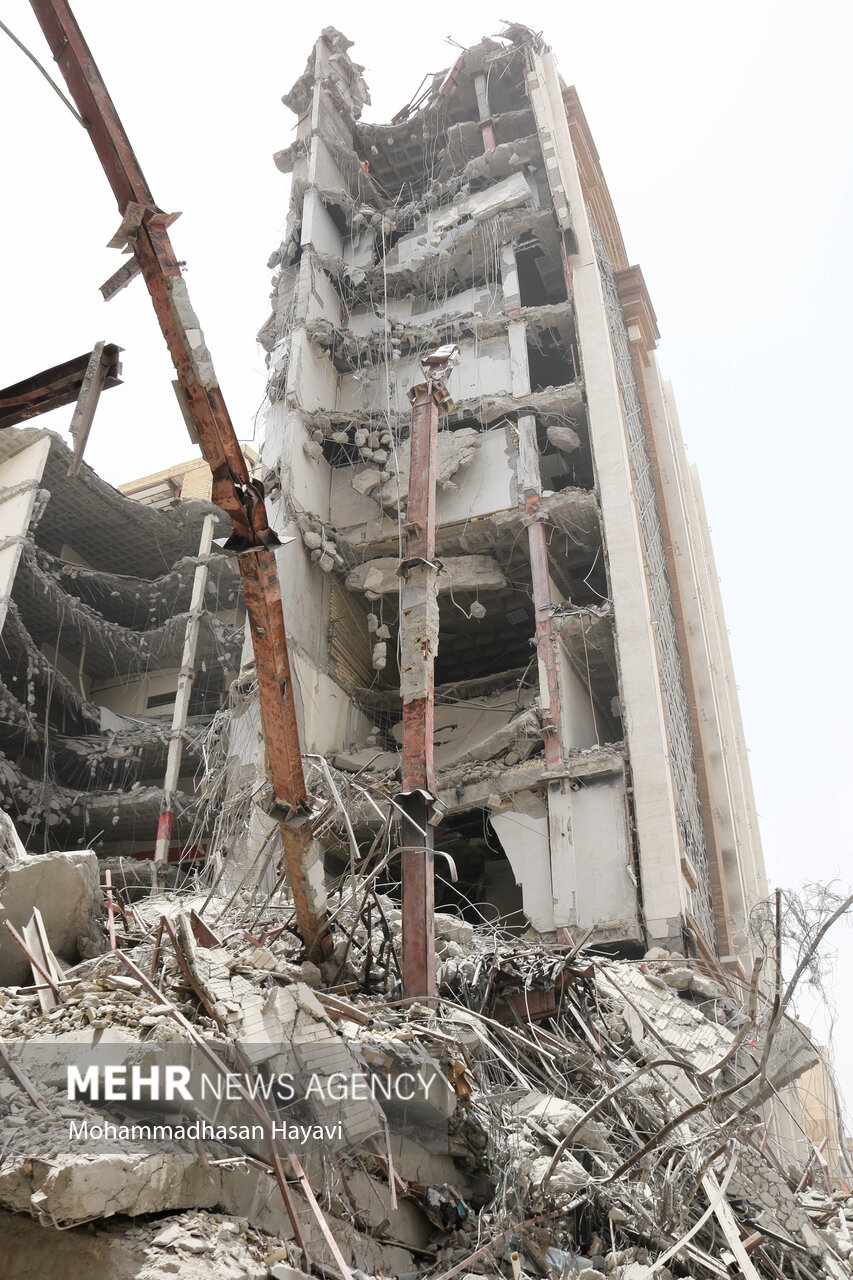 جزئیات ریزش ساختمان ۱۰ طبقه در آبادان/۱۰ کشته و ۳۵ مجروح تاکنون