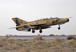 سقوط یک فروند هواپیمای اف ۷ در نایین اصفهان