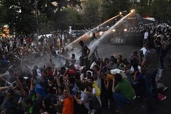 معترضان در ارمنستان ساختمان وزارت خارجه را محاصره کردند