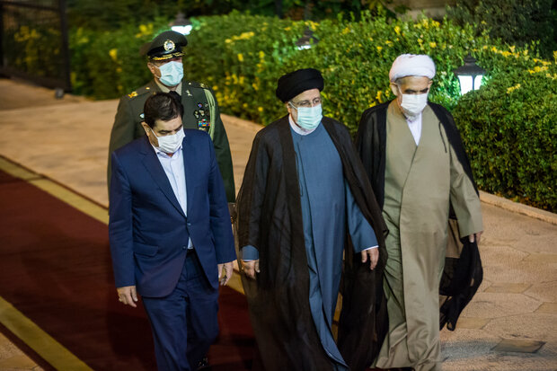بازگشت رئیس جمهور از سفر عمان