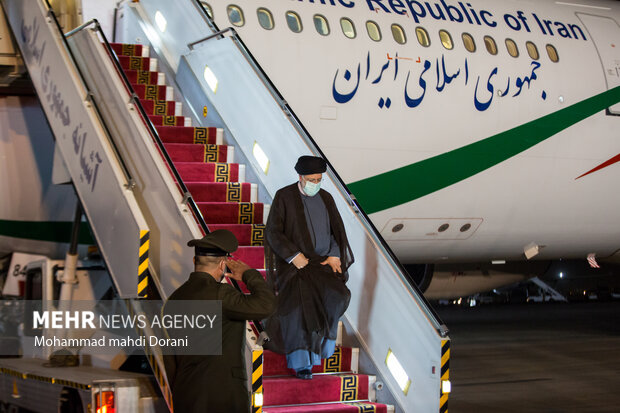 صدر رئیسی عمان کا دورہ مکمل کرکے کل رات وطن واپس پہنچ گئے