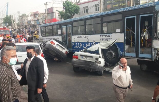 تصادف اتوبوس در کرج یک مصدوم برجا گذاشت