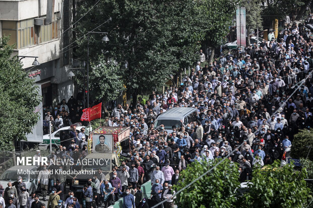 مراسم تشییع پیکر شهید صیاد خدایی صبح امروز  سه شنبه ۳ خرداد ۱۴۰۱ با حضور گسترده مردم در میدان امام حسین ( ع) برگزار شد