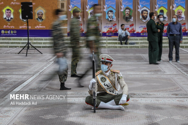 مراسم تجدید میثاق فرماندهان، مسئولان و کارکنان نیروهای مسلح با آرمان‌های بنیانگذار کبیر انقلاب اسلامی در حرم امام خمینی (ره) برگزار شد