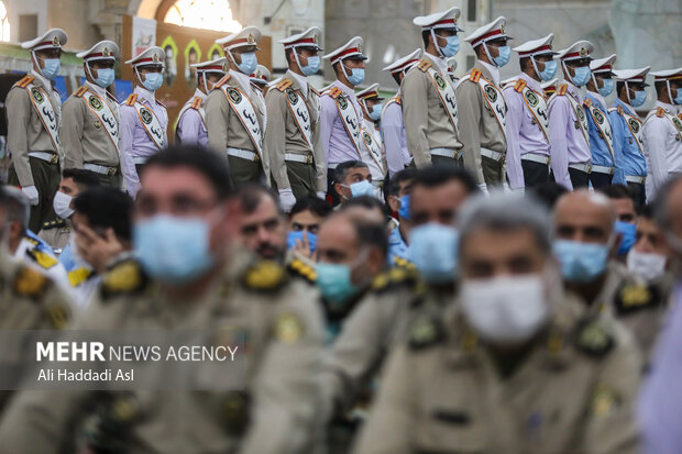 مراسم تجدید میثاق فرماندهان، مسئولان و کارکنان نیروهای مسلح با آرمان‌های بنیانگذار کبیر انقلاب اسلامی در حرم امام خمینی (ره) برگزار شد