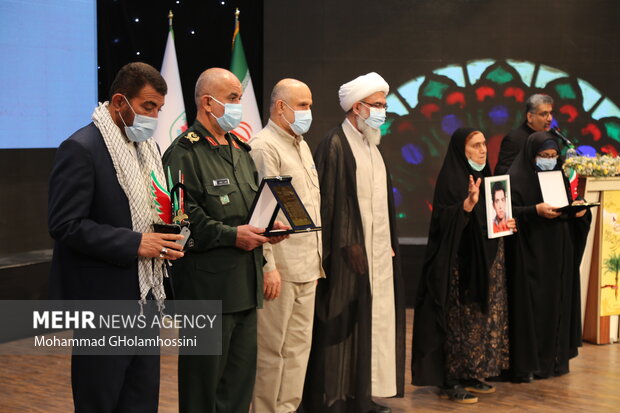 نخستین کنگره ۵۸۲ شهید فرهنگی و دانش‌آموز استان بوشهر