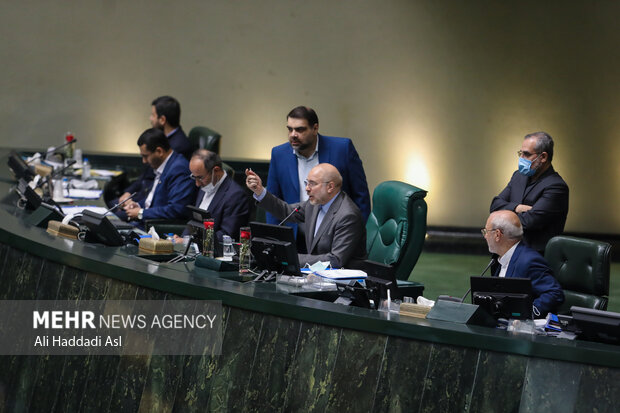 محمد باقر قالیباف رئیس مجلس شورای اسلامی در انتخابات هیأت رییسه مجلس یازدهم حضور دارد