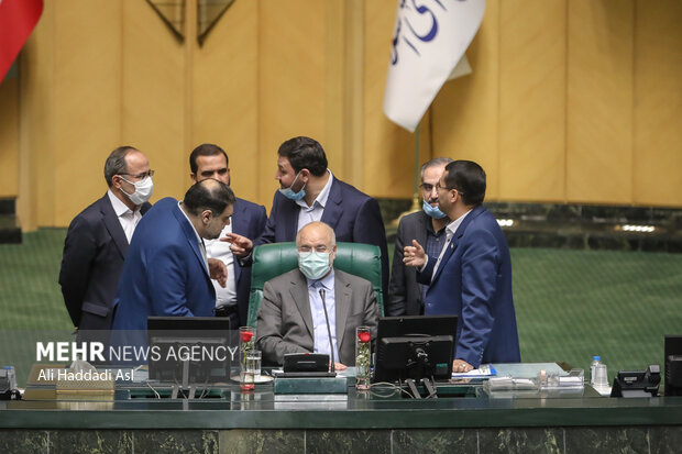 محمد باقر قالیباف رئیس مجلس شورای اسلامی در انتخابات هیأت رییسه مجلس یازدهم حضور دارد