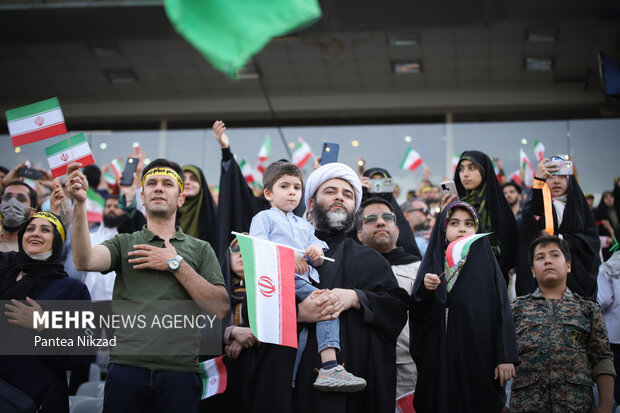 حجت الاسلام محمد قمی رئیس سازمان تبلیغات اسلامی در اجتماع بزرگ «سلام فرمانده» در ورزشگاه آزای حضور دارد