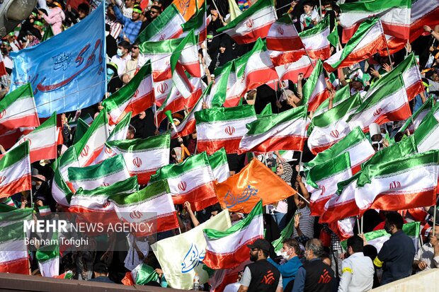 سرود «سلام فرمانده» در شهر دبیران اجرا شد سرود «سلام فرمانده» در شهر دبیران اجرا شد