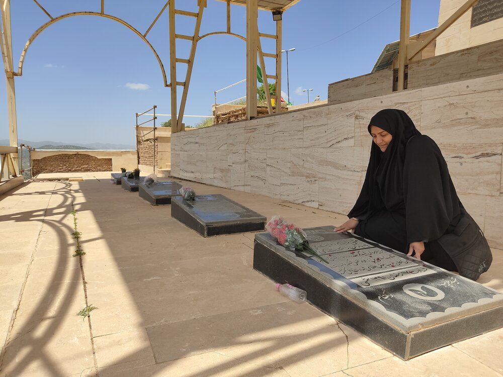 برگزاری محفل شعر و ادب مقاومت و پایداری در یادمان شهدای سیرانبند