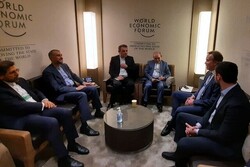 Emir Abdullahian, Dünya Ekonomik Forumu Başkanı ile görüştü