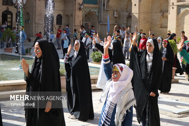 اجرای سرود «سلام فرمانده» در مسجد عمادالدوله کرمانشاه