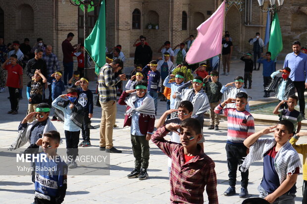 اجرای سرود «سلام فرمانده» در مسجد عمادالدوله کرمانشاه