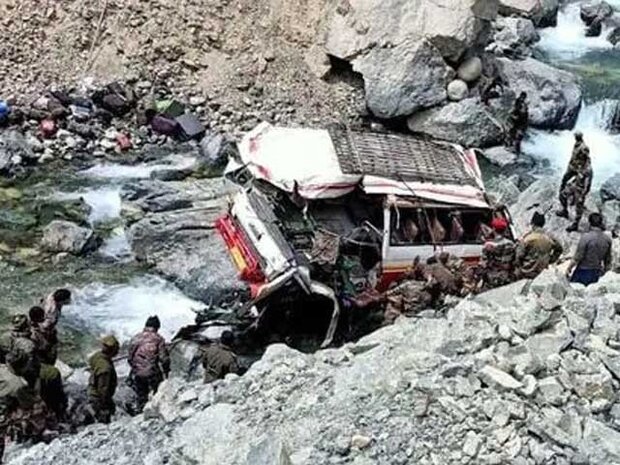 بھارت میں فوجی ٹرک دریا میں گرنے سے 7 فوجی اہلکار ہلاک