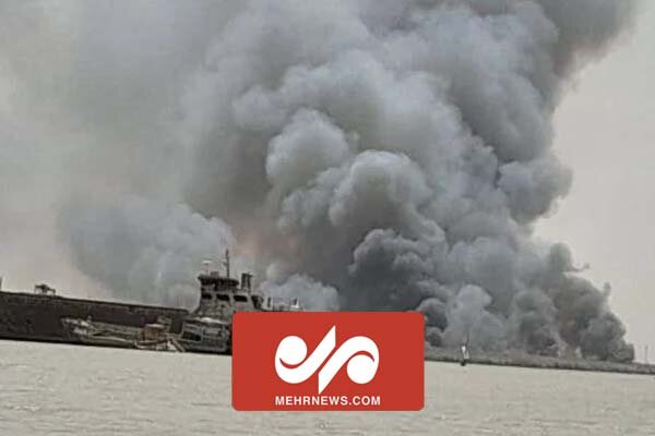 آتش سوزی در نیزارهای اطراف شرکت کشتی سازی شهید موسوی خرمشهر