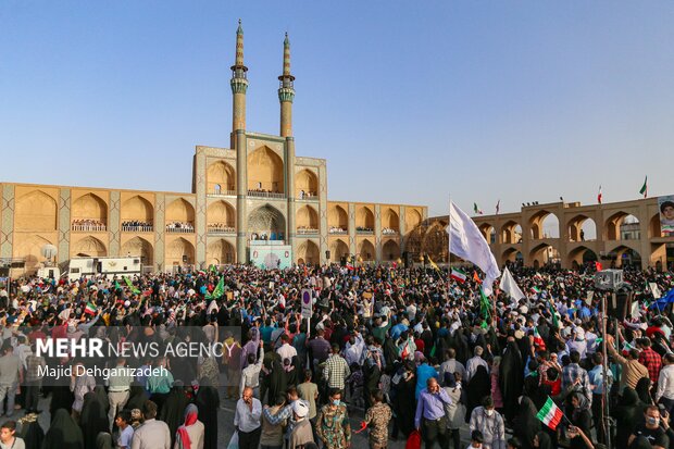 مستندسازی تصاویر رویداد «سلام فرمانده» در مرکز اسناد ملی یزد