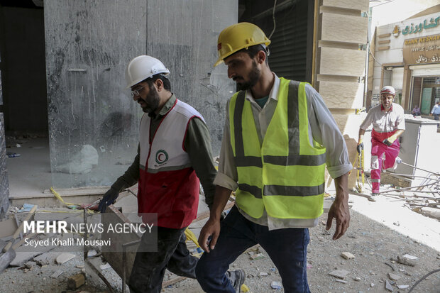 Rescue operations continue in Abadan's Metropole building
