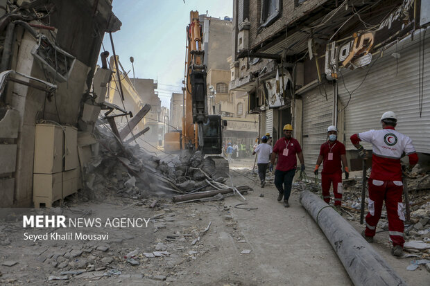 Rescue operations continue in Abadan's Metropole building
