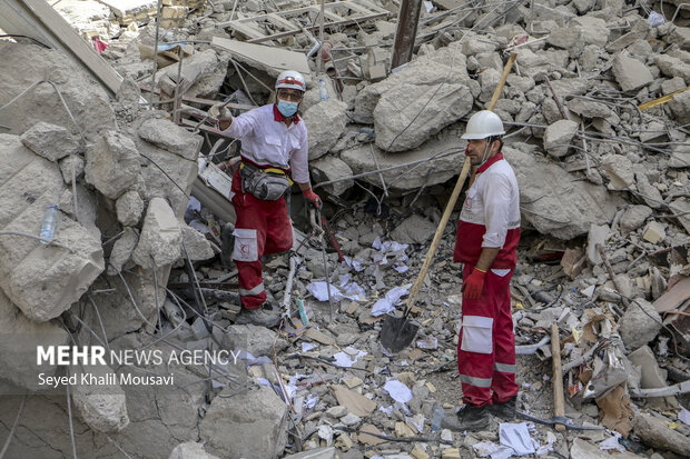 Rescue operations continue in Abadan's Metropole building
